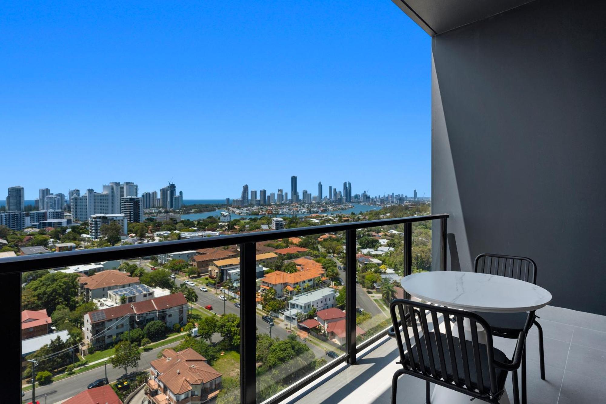 Tryp By Wyndham Southport Gold Coast Hotel Apartments Exterior photo